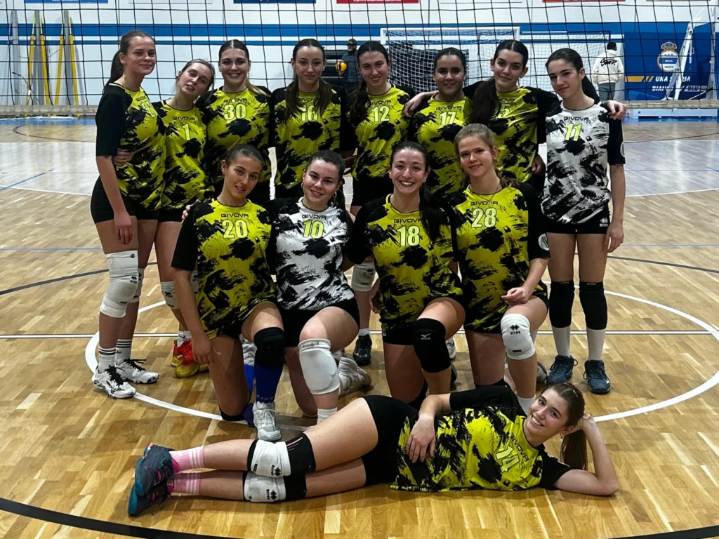 Prima squadra femminile al PalaCimbro