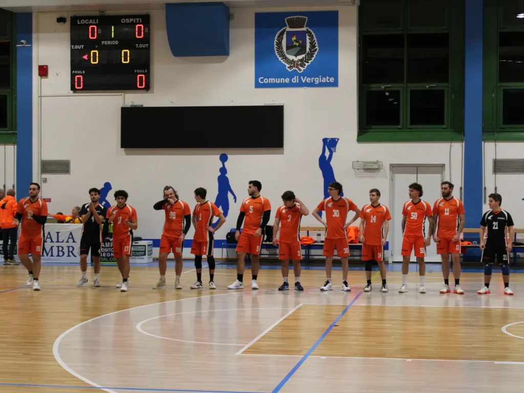 Prima squadra maschile mentre saluta il pubblico