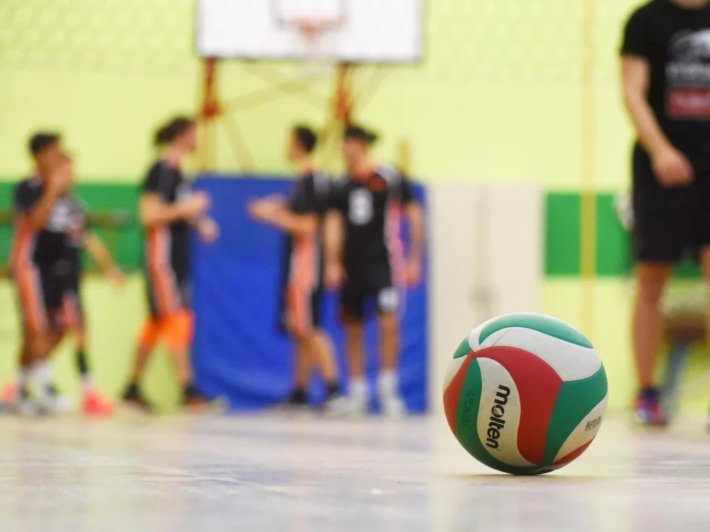 Pallone della prima squadra maschile visto da lontano